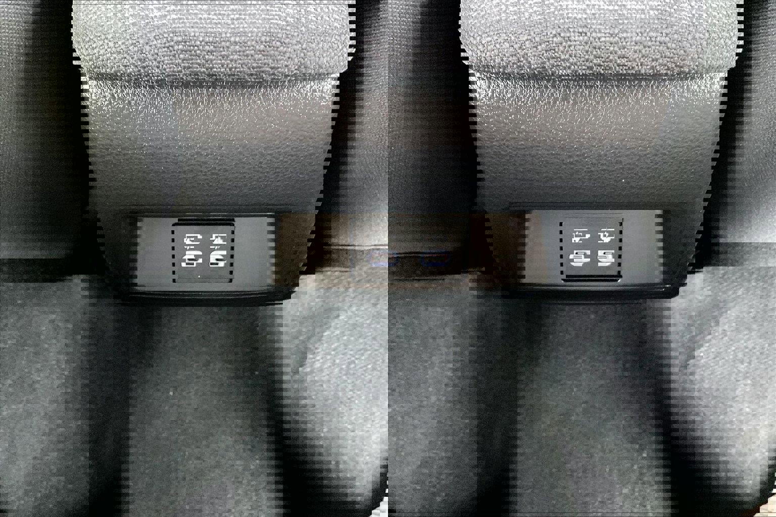 Used 2025 Toyota Corolla LE image 31