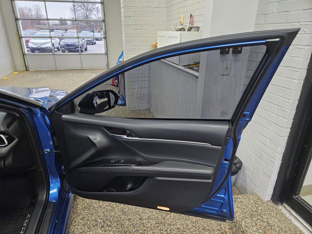 Used 2018 Toyota Camry XSE image 13