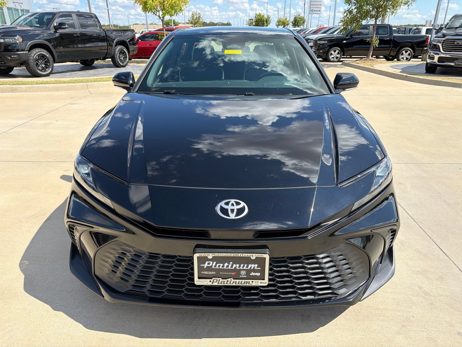 Used 2025 Toyota Camry SE FWD image 8