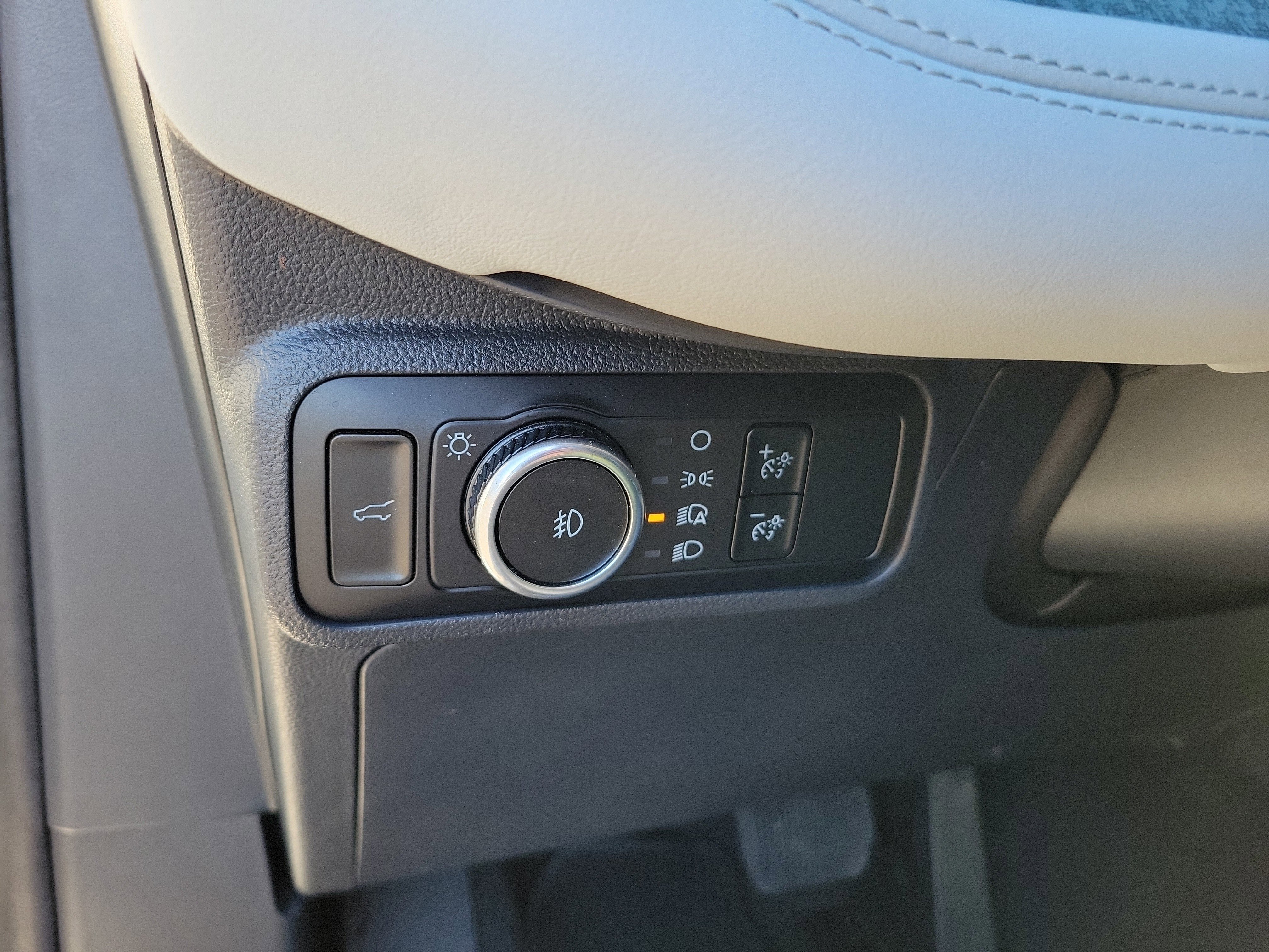 Used 2025 Ford Explorer Platinum w/ Ultimate Package image 17