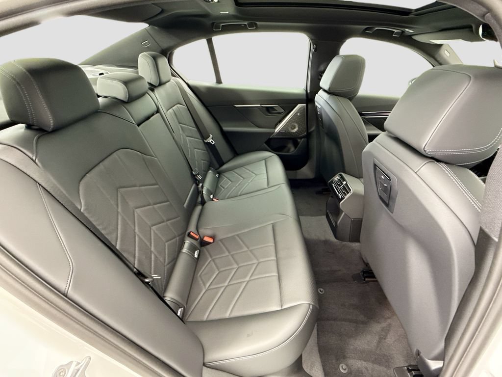 New 2027 BMW 550e xDrive AWD/4WD image 21