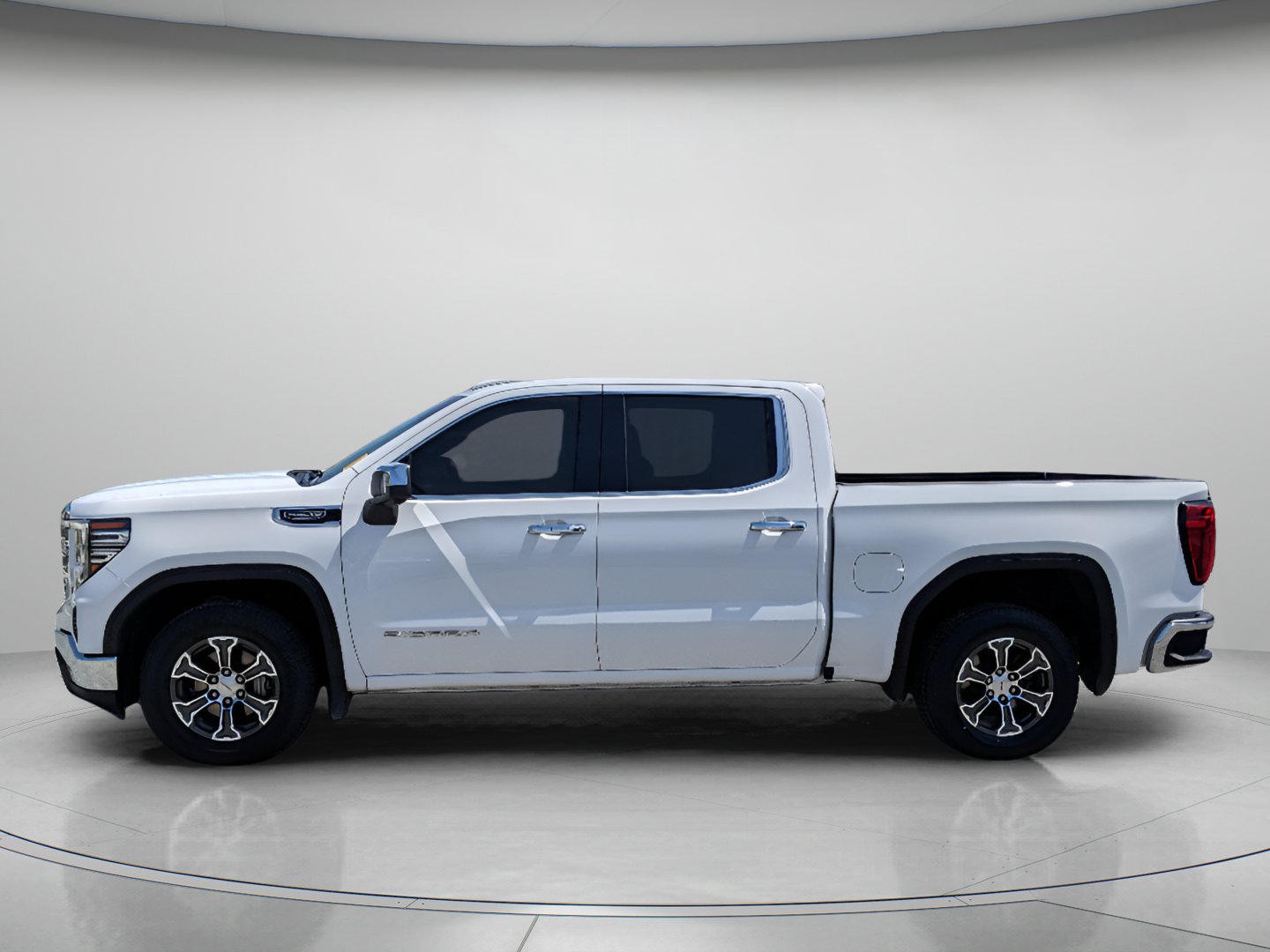 Used 2024 GMC Sierra 1500 SLT RWD image 5