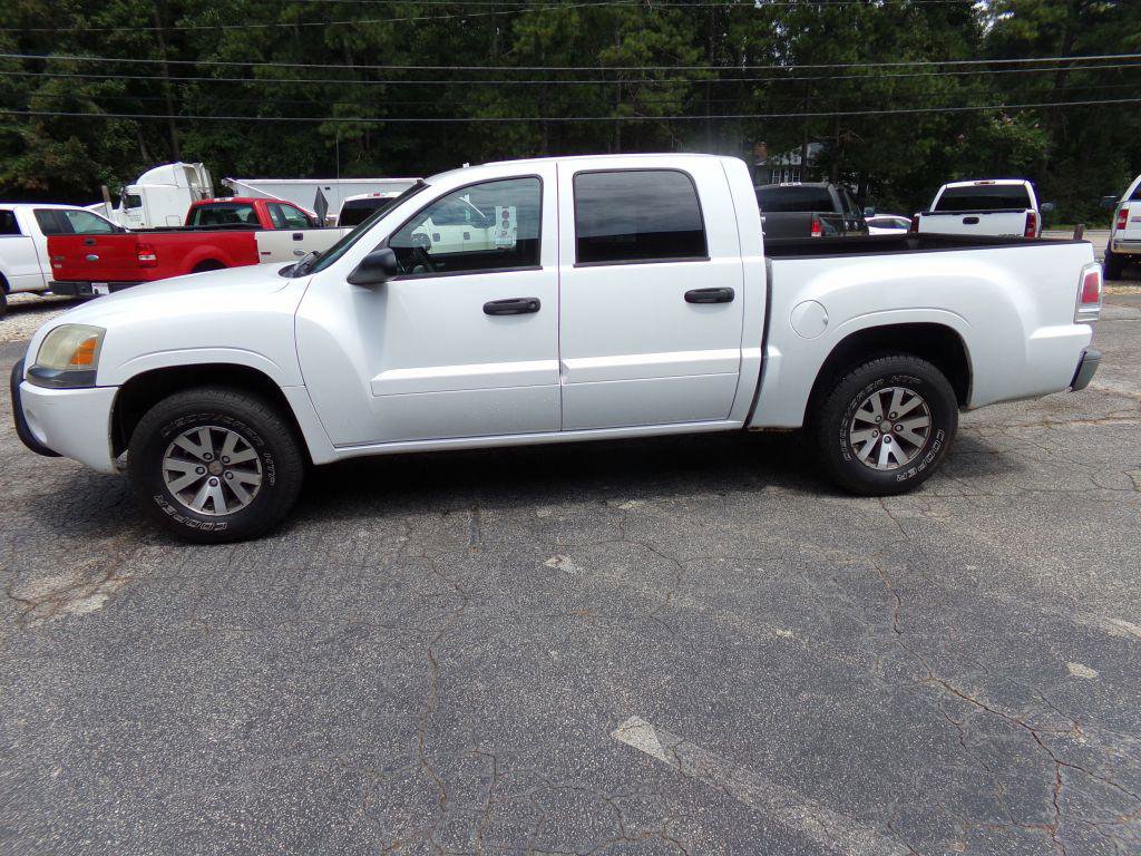 Used 2008 Mitsubishi Raider LS image 3