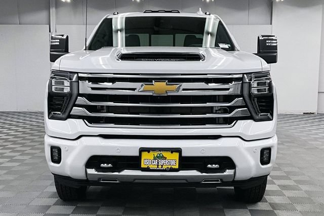Used 2024 Chevrolet Silverado 3500 High Country w/ High Country Premium Package AWD/4WD image 4