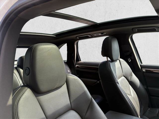 Used 2016 Porsche Cayenne image 22