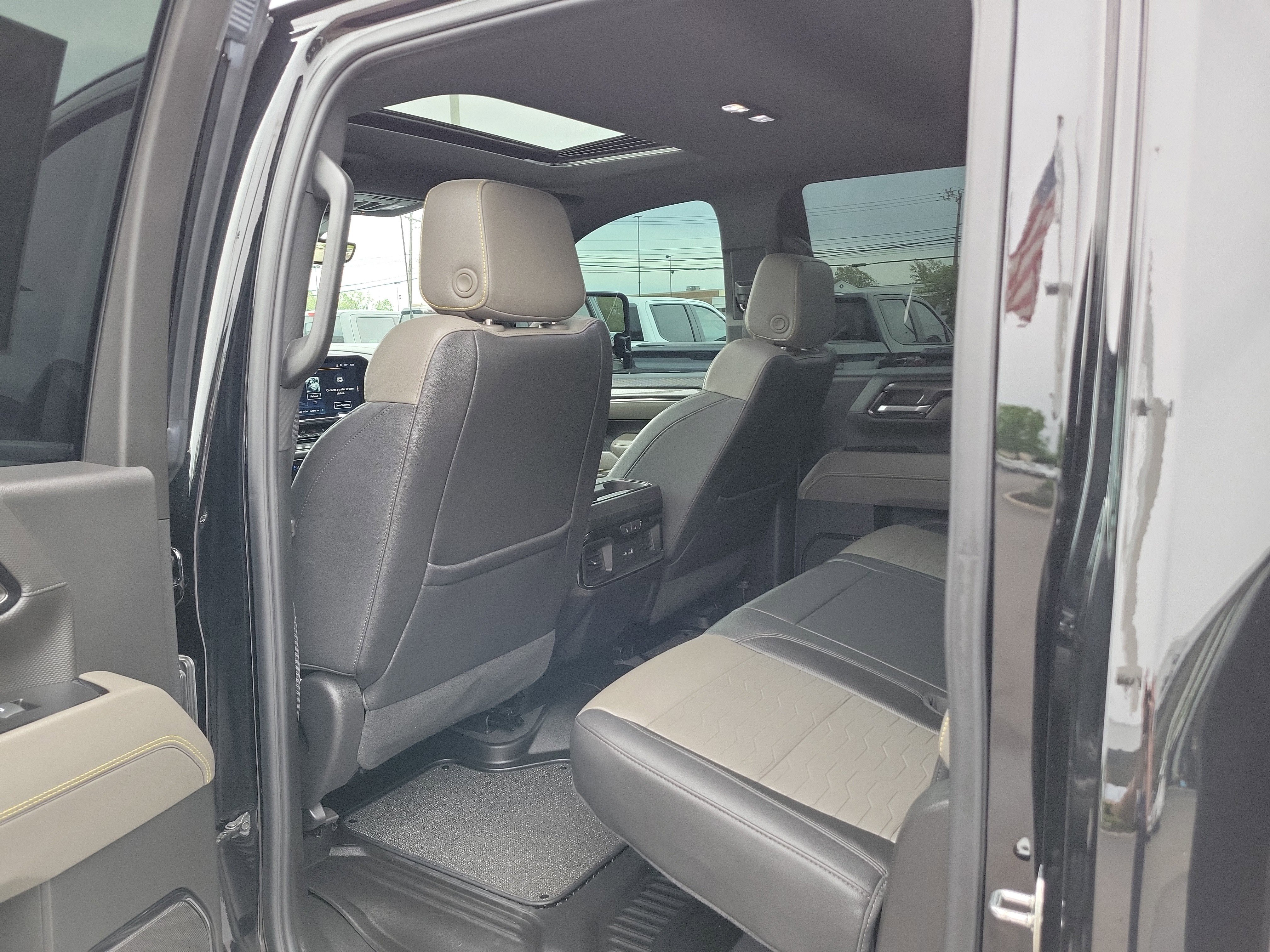 Used 2024 Chevrolet Silverado 2500 ZR2 w/ Technology Package AWD/4WD image 13