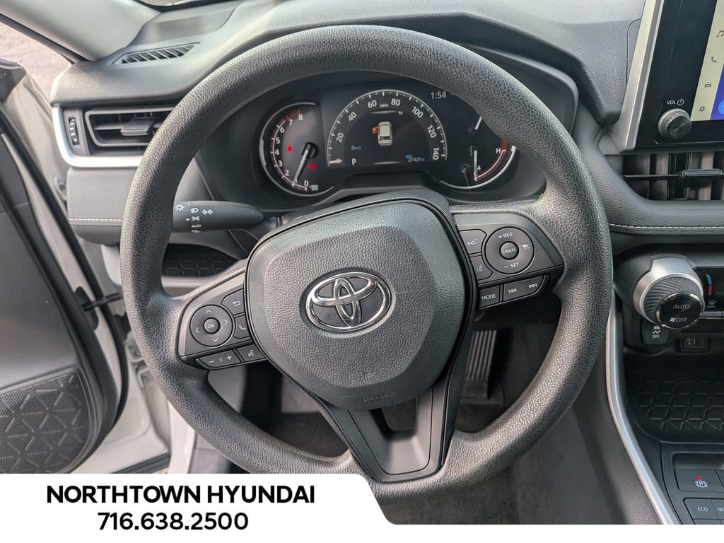 Used 2025 Toyota RAV4 XLE image 5