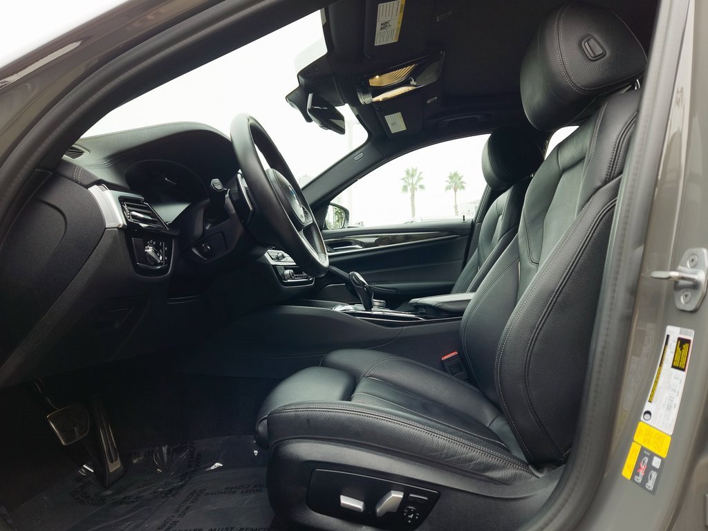 Used 2021 BMW 530e xDrive w/ M Sport Package image 10