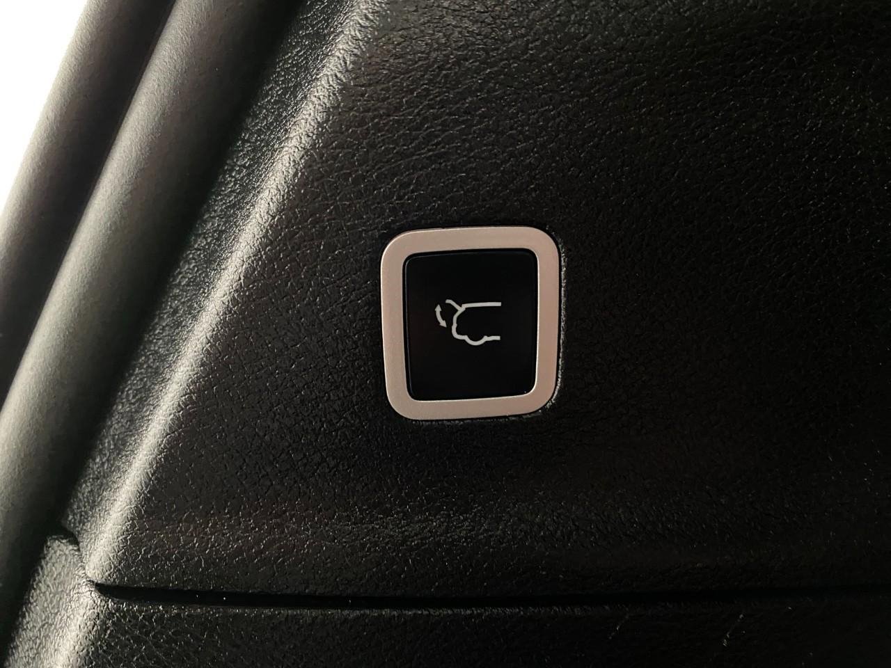 Used 2025 Chrysler Pacifica Limited FWD image 7
