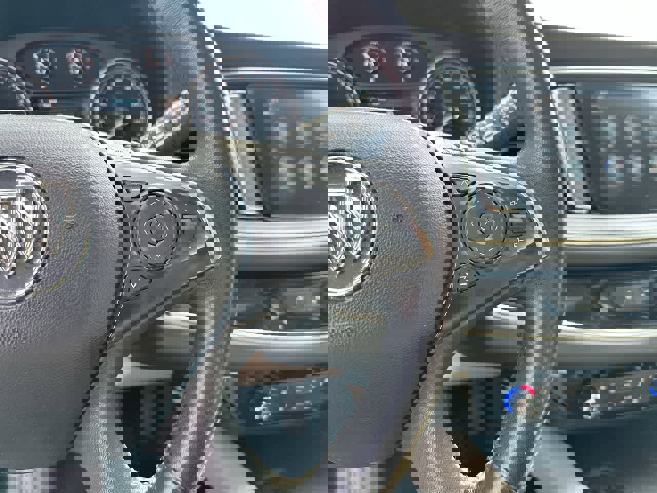 Used 2019 Buick Enclave Essence image 31