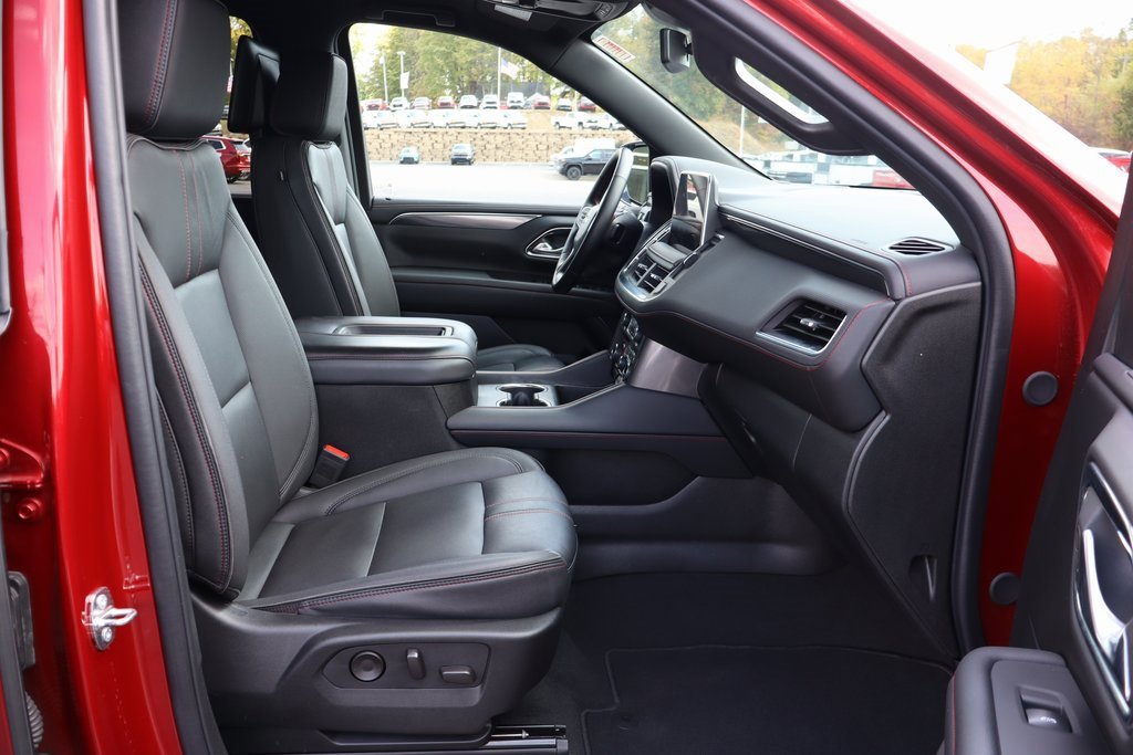 Used 2024 Chevrolet Suburban RST w/ Luxury Package image 19