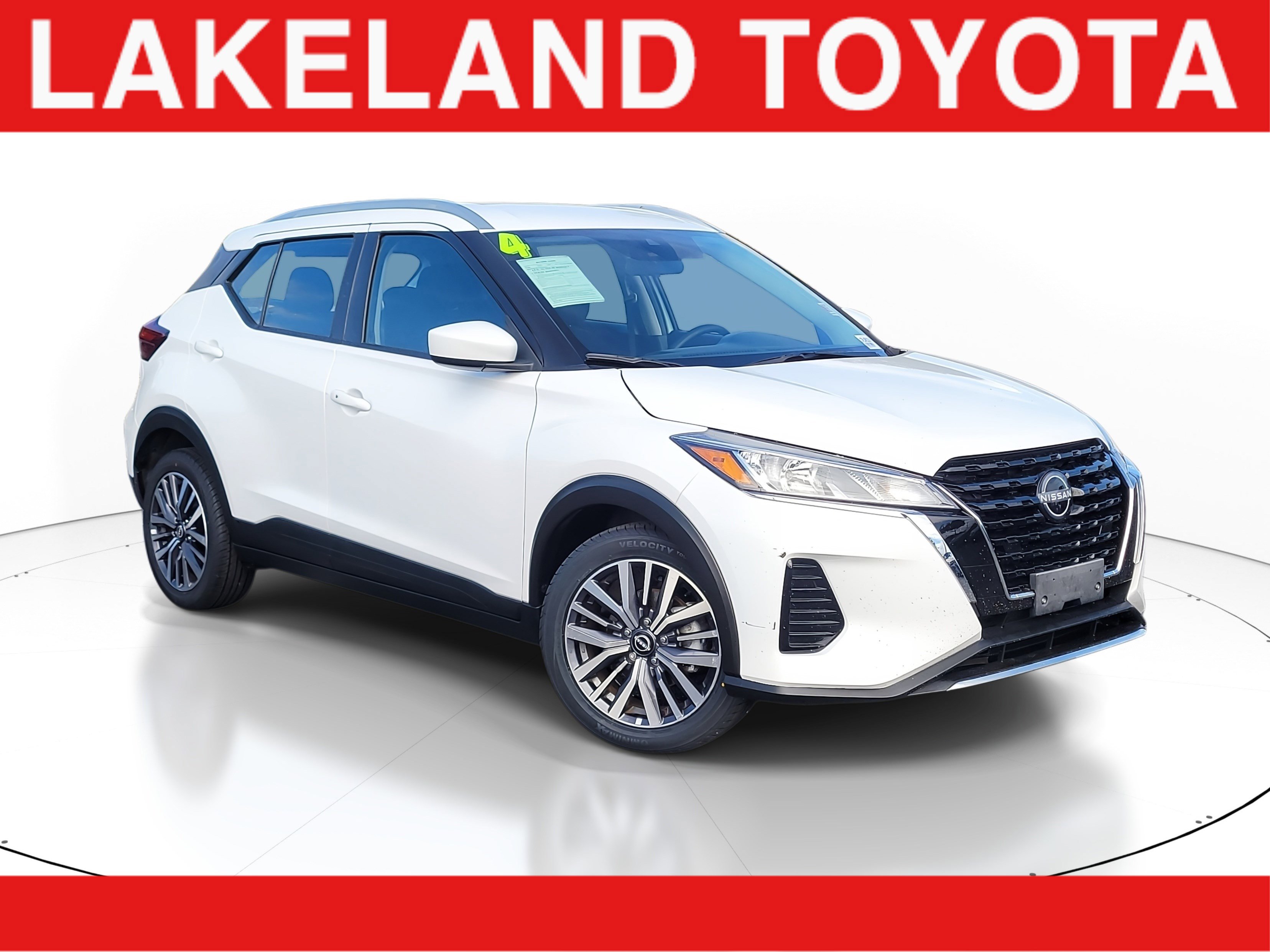 Used 2024 Nissan Kicks SV image 1