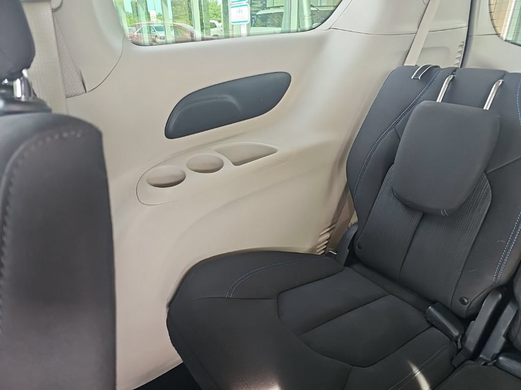 Used 2021 Chrysler Pacifica Touring FWD image 30