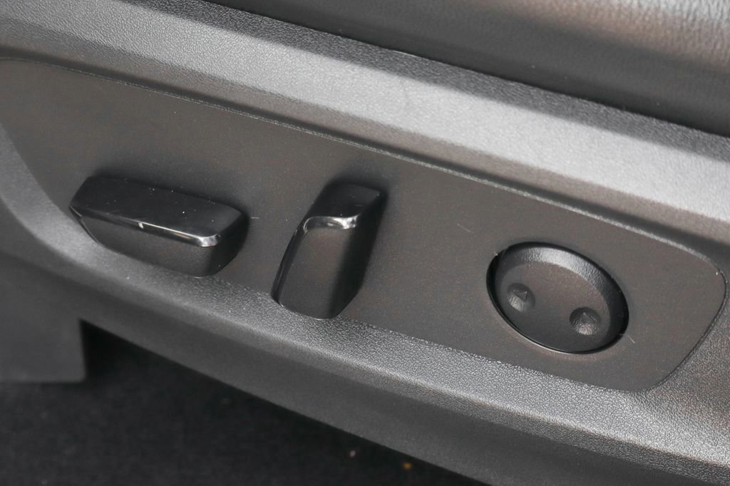 Used 2022 Nissan Pathfinder SL w/ SL Premium Package FWD image 16