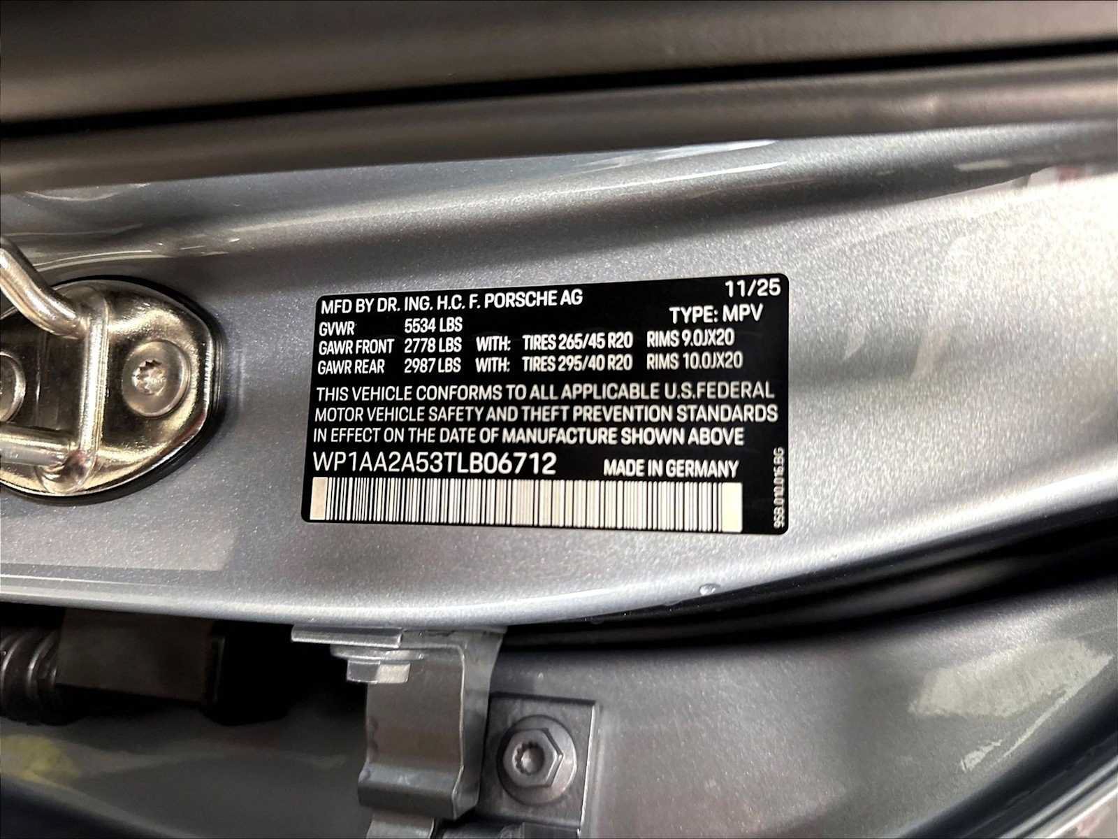 Used 2026 Porsche Macan AWD/4WD image 35