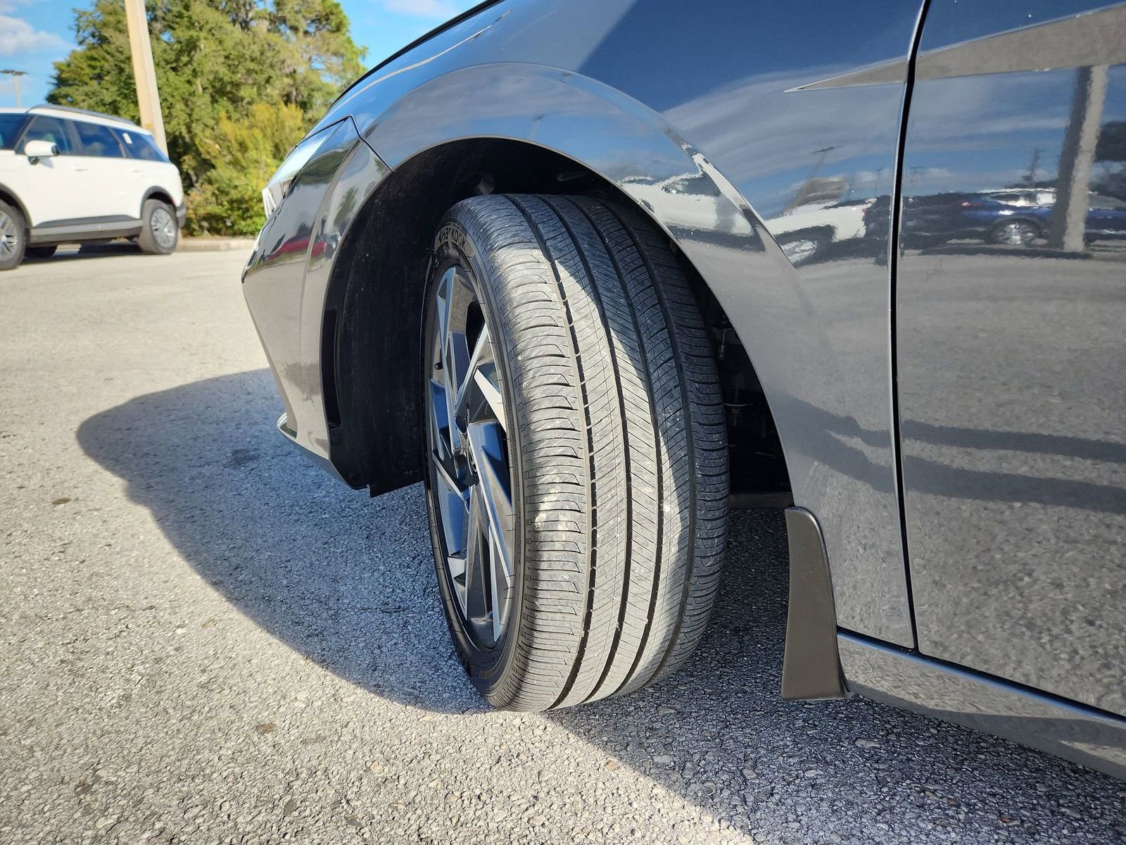 Used 2025 Hyundai Elantra SEL image 32