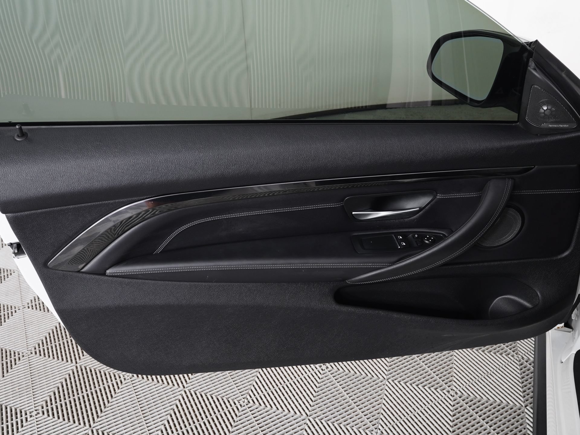 Used 2018 BMW M4 Coupe RWD image 12