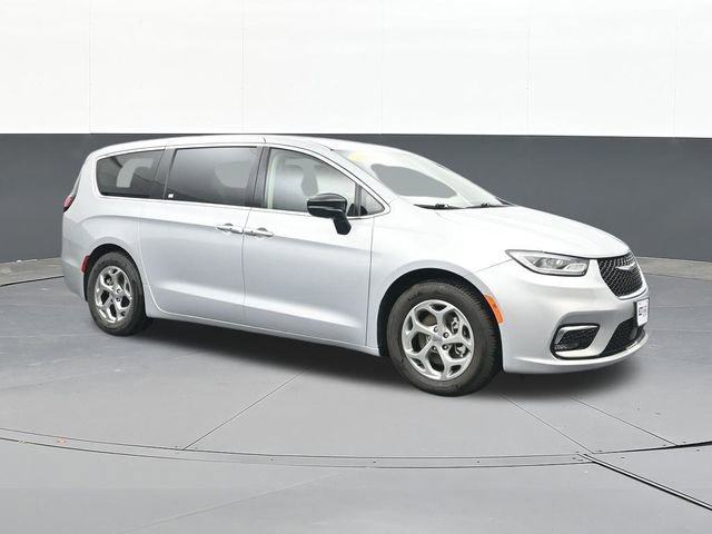 Used 2024 Chrysler Pacifica Limited FWD image 21