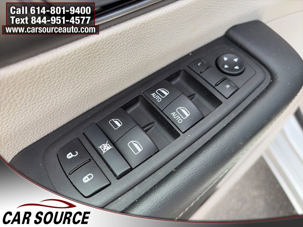 Used 2024 Chrysler Pacifica Touring-L FWD image 18