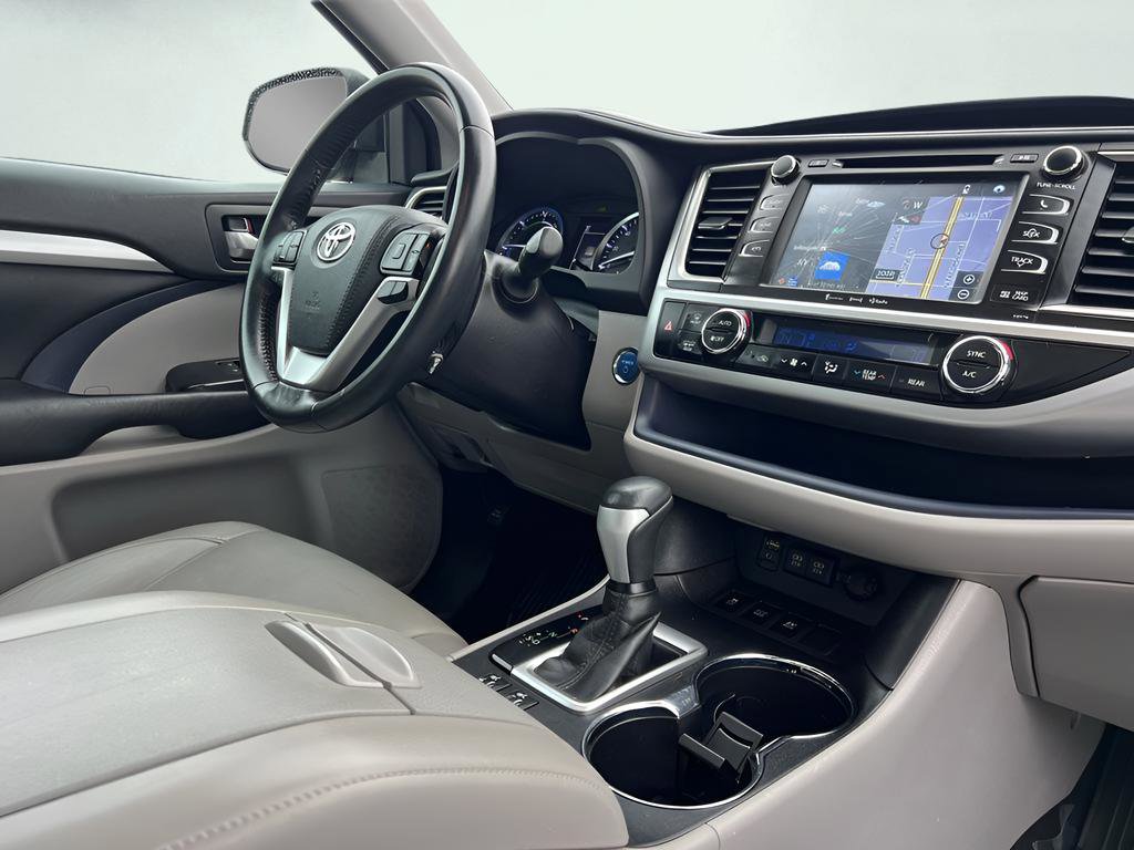 Used 2018 Toyota Highlander XLE image 34