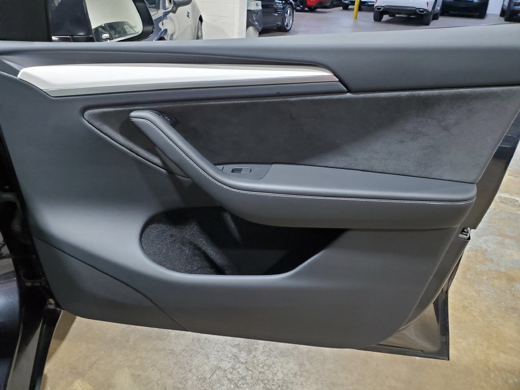 Used 2024 Tesla Model Y Long Range AWD/4WD image 37