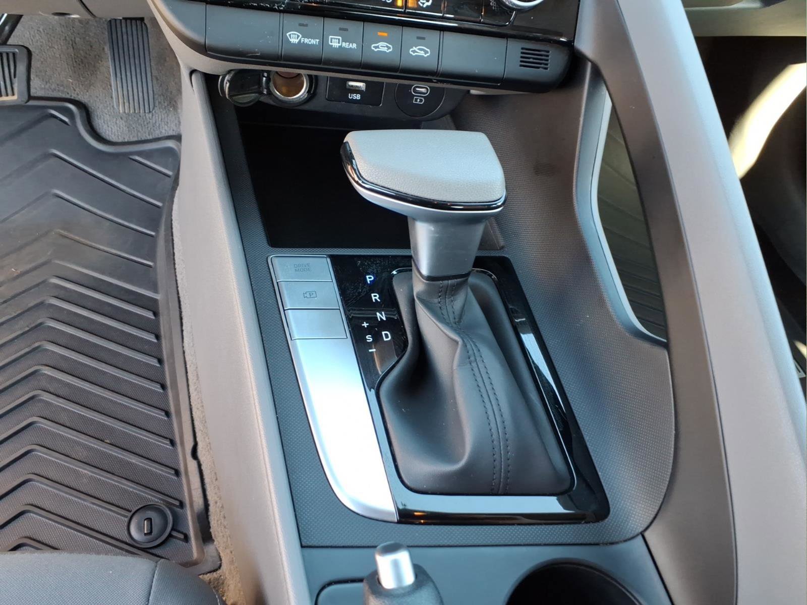 Used 2024 Hyundai Elantra SEL image 24