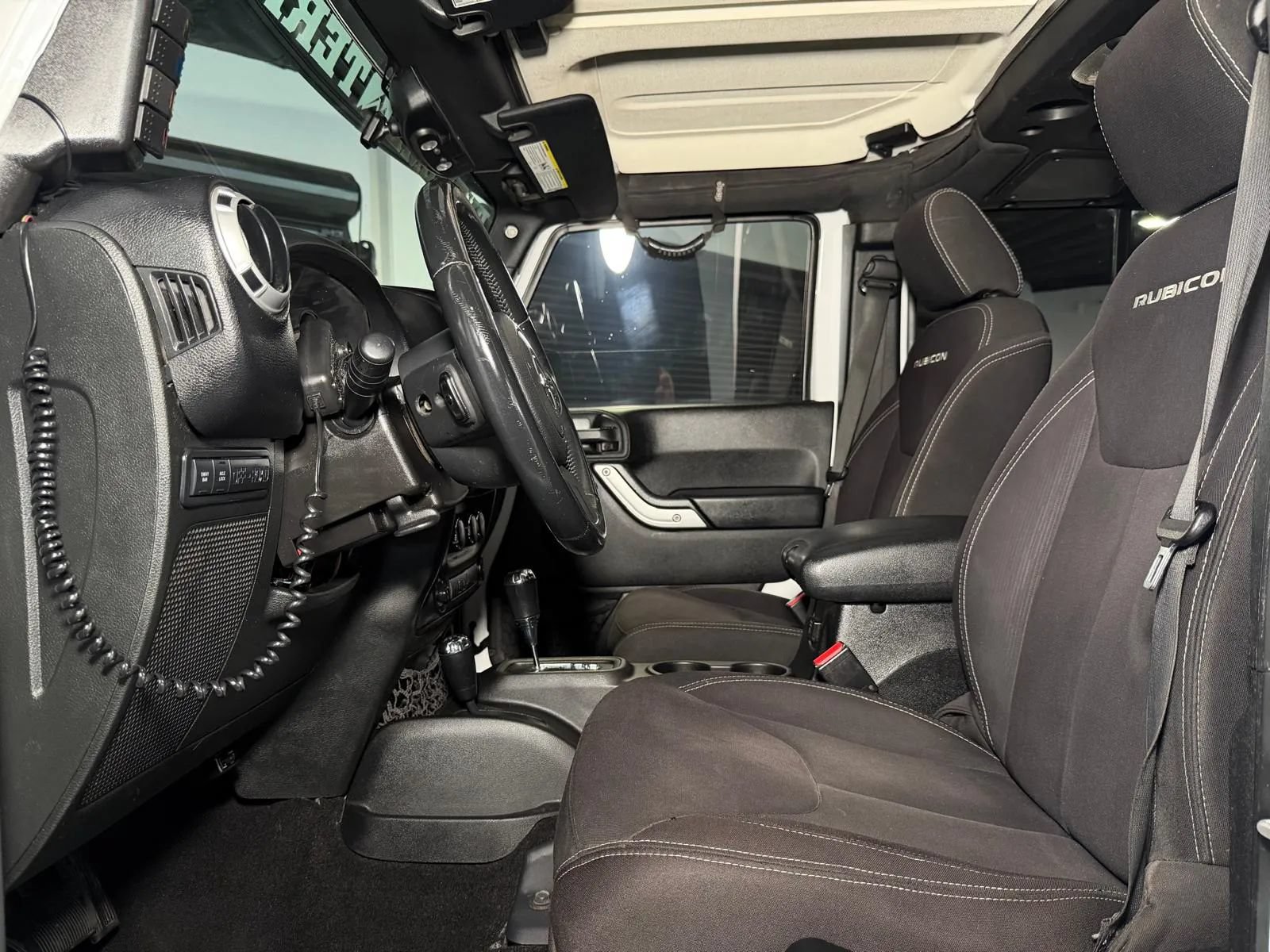 Used 2015 Jeep Wrangler Unlimited Rubicon w/ Connectivity Group AWD/4WD image 26