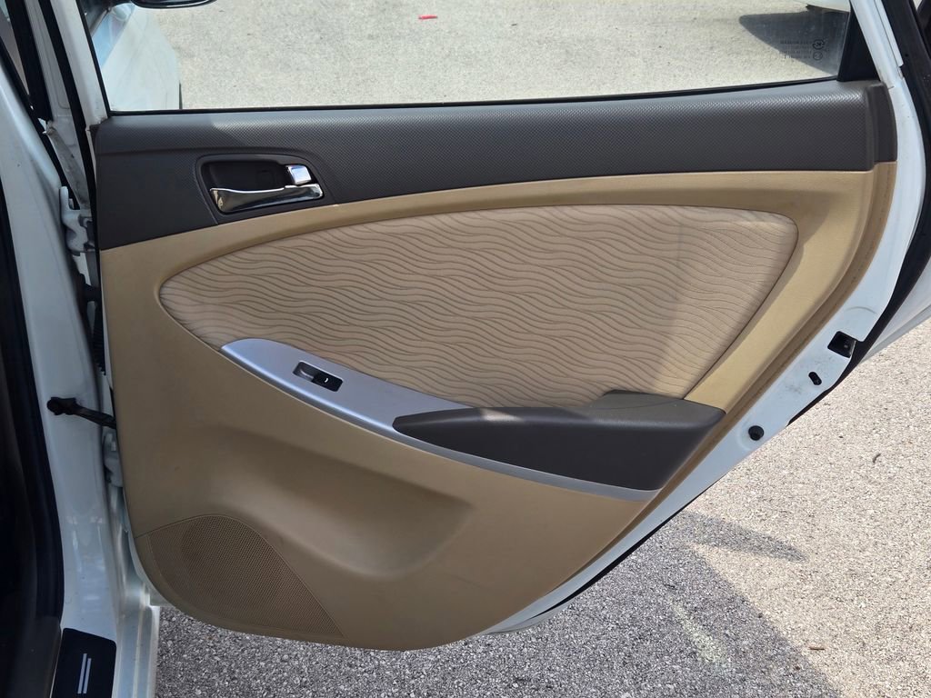 Used 2013 Hyundai Accent GLS w/ Premium Pkg FWD image 12
