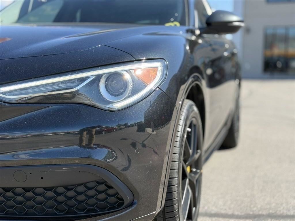 Used 2021 Alfa Romeo Stelvio Ti w/ Nero Edizione AWD/4WD image 11