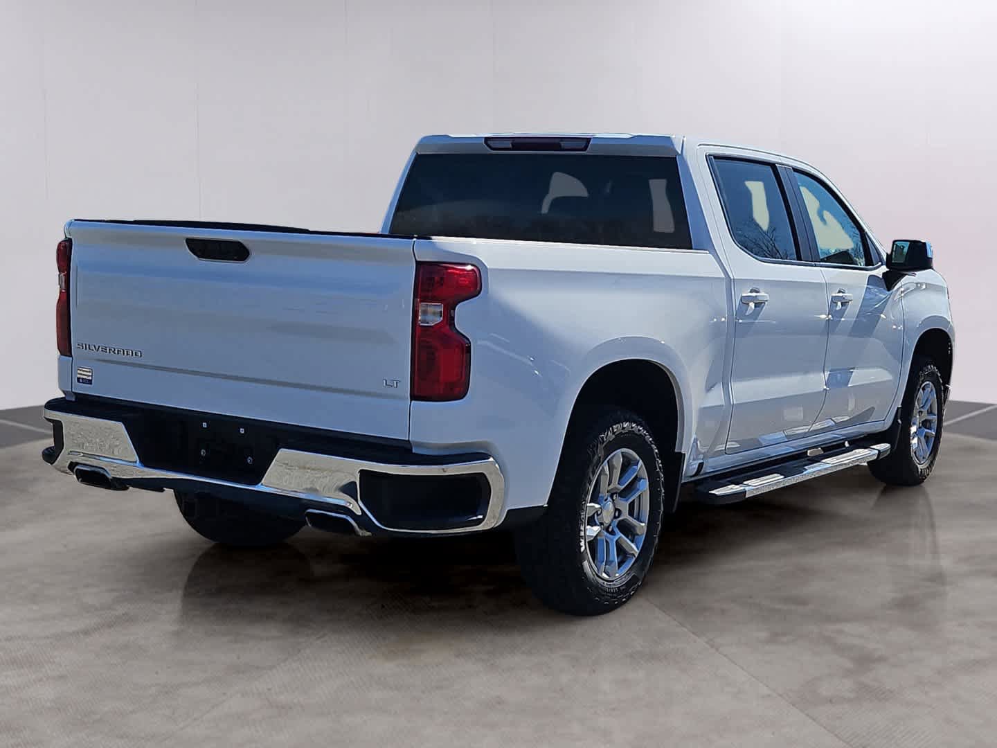 Used 2022 Chevrolet Silverado 1500 LT AWD/4WD image 4