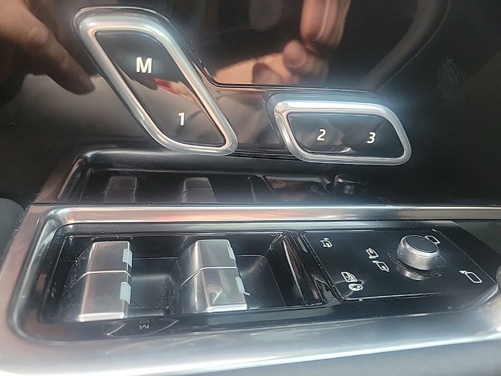 Used 2023 Land Rover Range Rover SE image 32