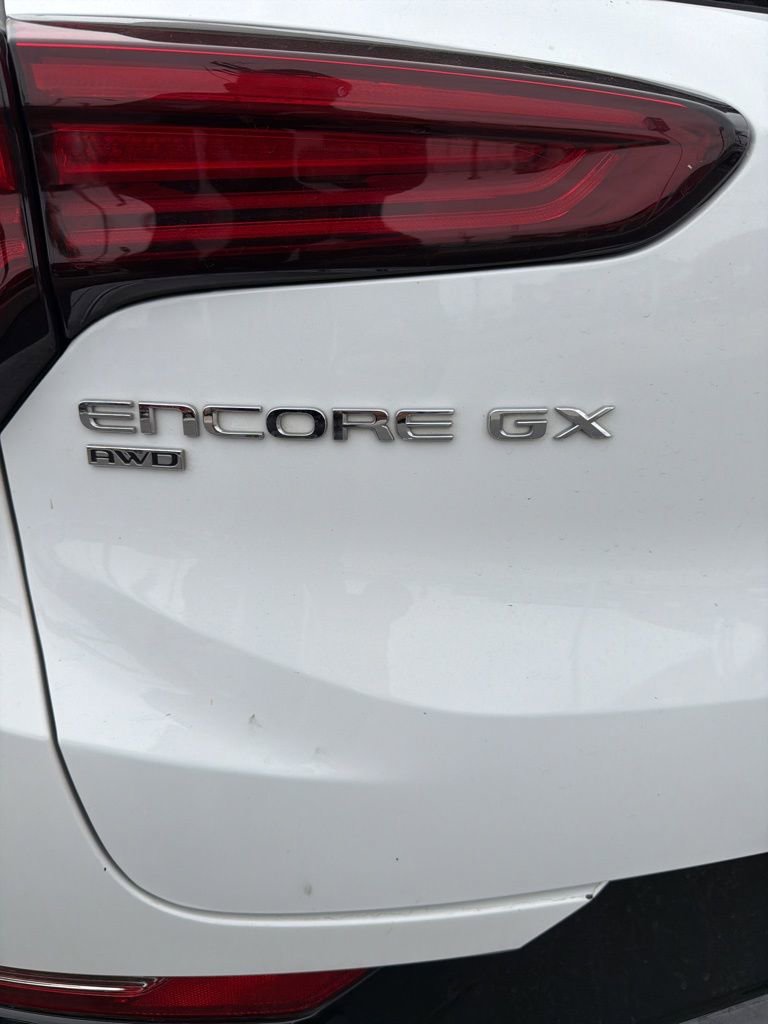 Used 2024 Buick Encore GX Sport Touring image 9