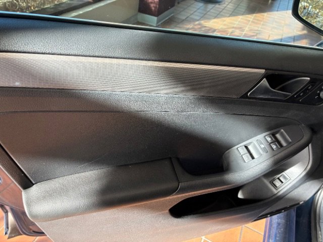 Used 2017 Volkswagen Jetta SE image 9