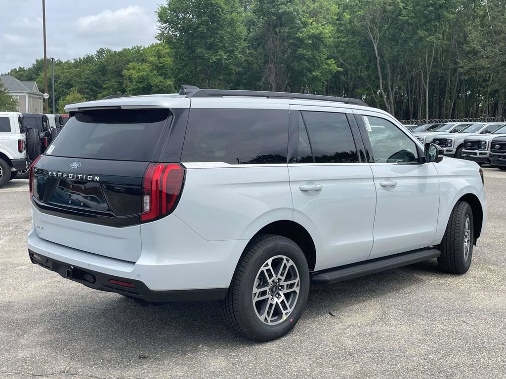 New 2026 Ford Expedition Active RWD image 3