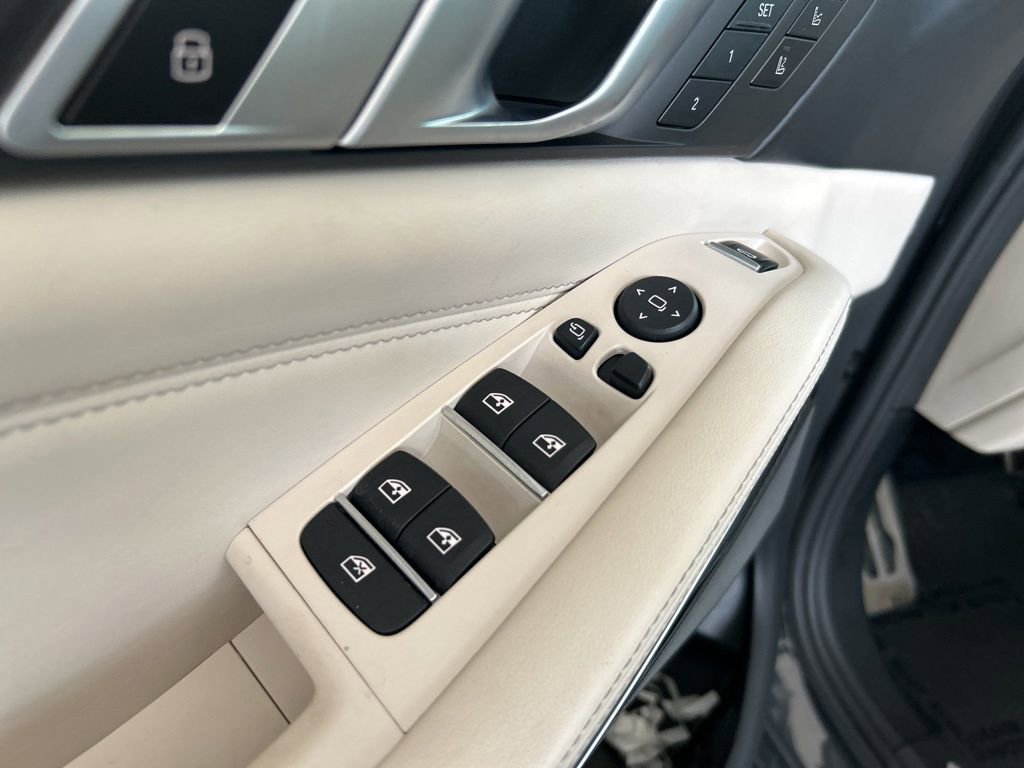 Used 2021 BMW X5 M50i w/ Executive Package image 52