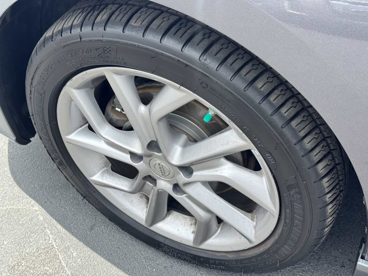 Used 2015 Nissan Sentra SR w/ Navigation Package FWD image 25