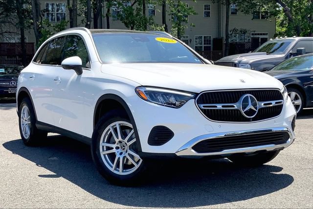 Used 2023 Mercedes-Benz GLC 300 4MATIC image 1
