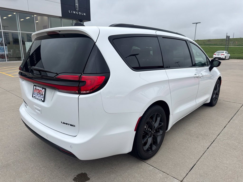 Used 2025 Chrysler Pacifica Limited FWD image 36