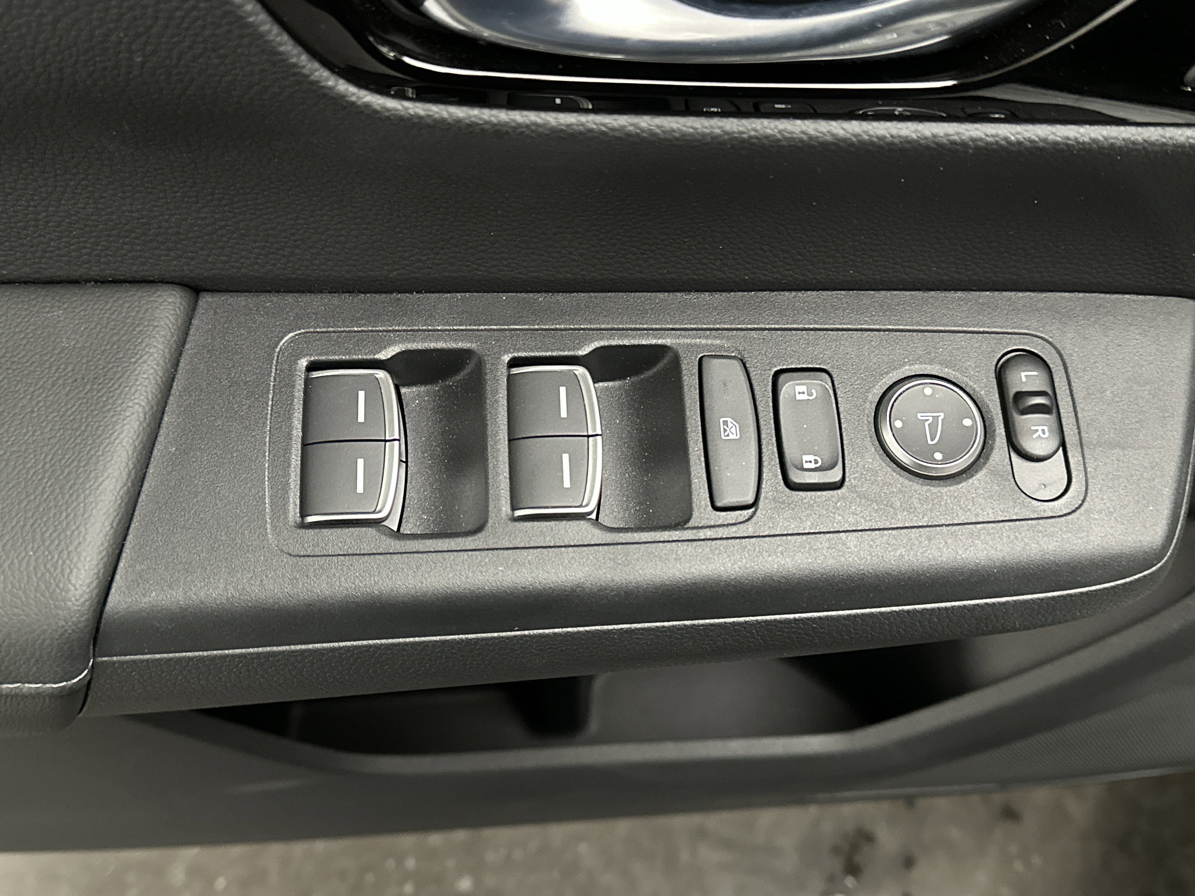Used 2025 Honda CR-V EX-L image 21