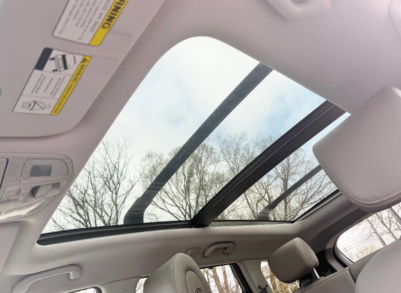 Used 2017 Hyundai Santa Fe SE Ultimate 4dr SUV w/ SE Ultimate Tech Package 03 image 14