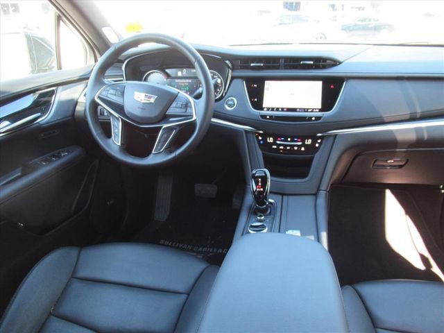 Certified 2025 Cadillac XT5 Premium Luxury image 14