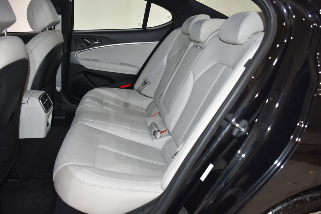 Used 2025 Genesis G70 2.5T image 22