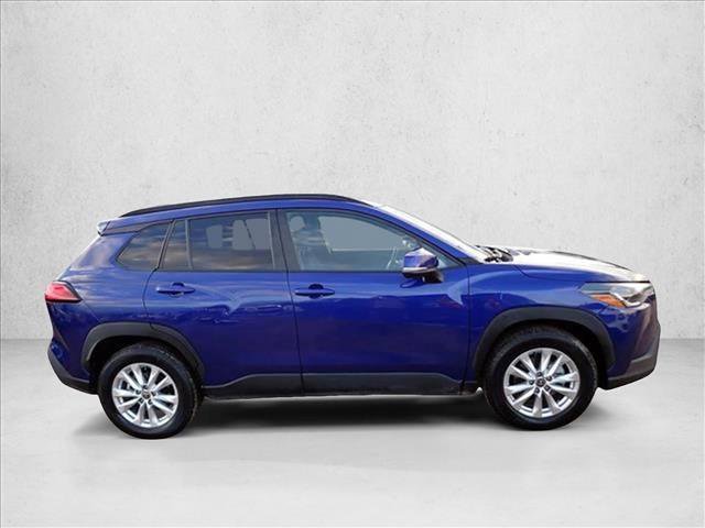 Used 2023 Toyota Corolla Cross LE w/ Moonroof Package image 5