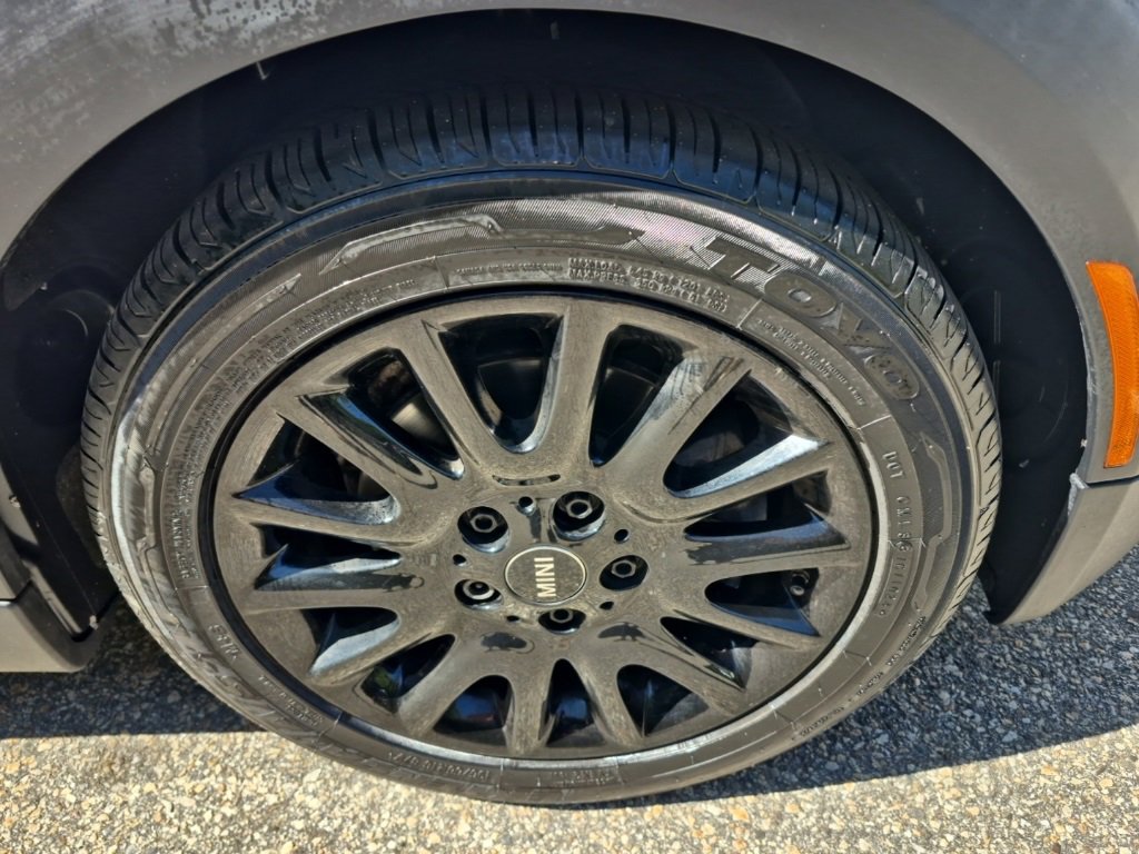 Used 2019 MINI Cooper 2-Door Hardtop w/ Signature Upholstery Package image 9