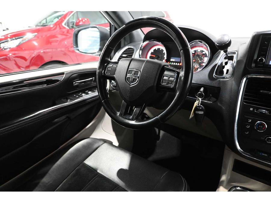 Used 2017 Dodge Grand Caravan SXT FWD image 25