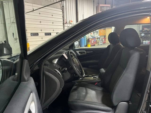 Used 2018 Nissan Pathfinder SV image 14
