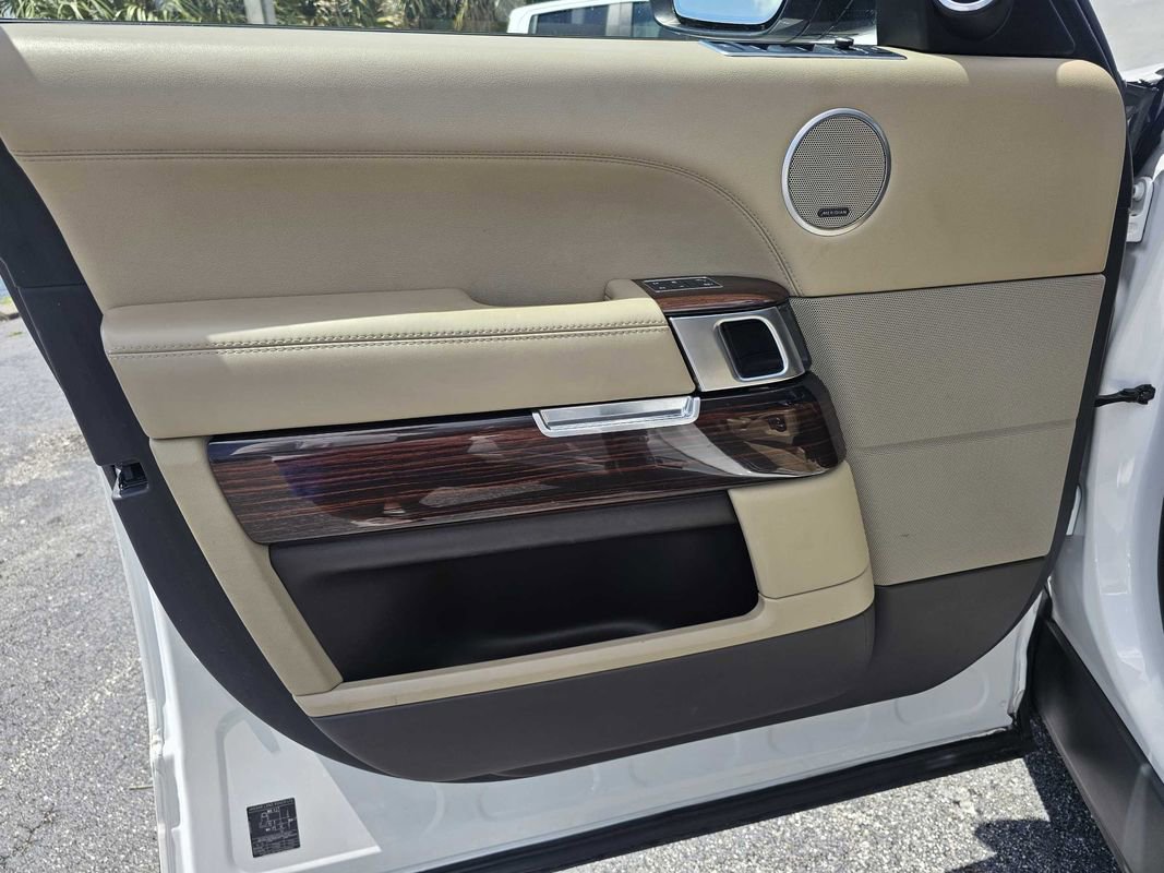 Used 2017 Land Rover Range Rover HSE image 8