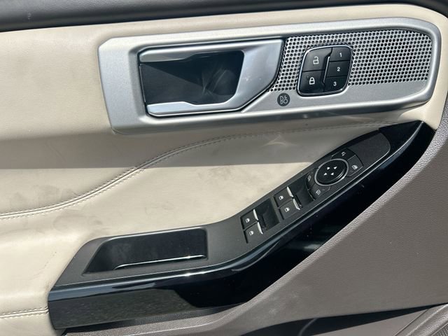 Used 2023 Ford Explorer Platinum AWD/4WD image 17