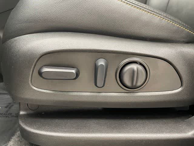Used 2023 Chevrolet Equinox Premier AWD/4WD image 11