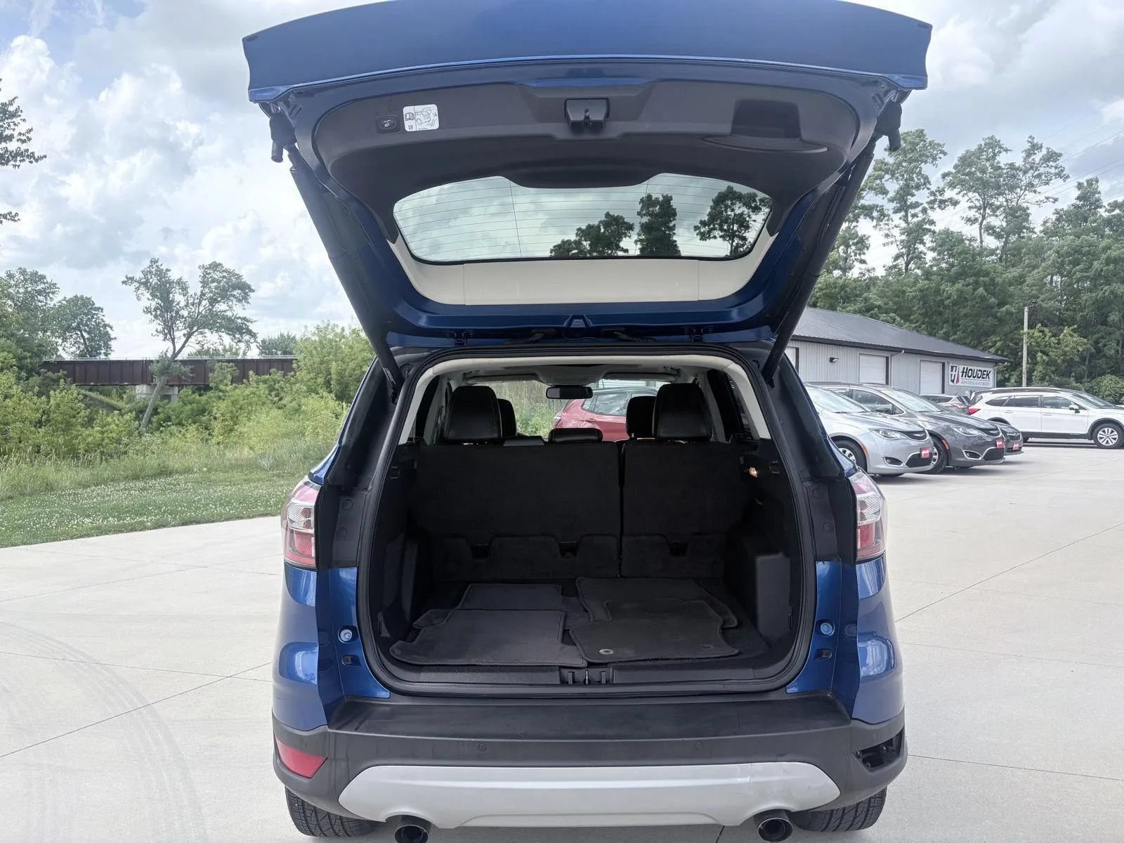 Used 2018 Ford Escape Titanium w/ Ford Safe & Smart Package AWD/4WD image 8